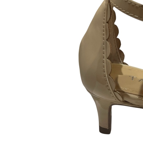 TALBOTS NUDE LEATHER PATENT SANDALS SZ 5 EUC - Picture 2 of 13